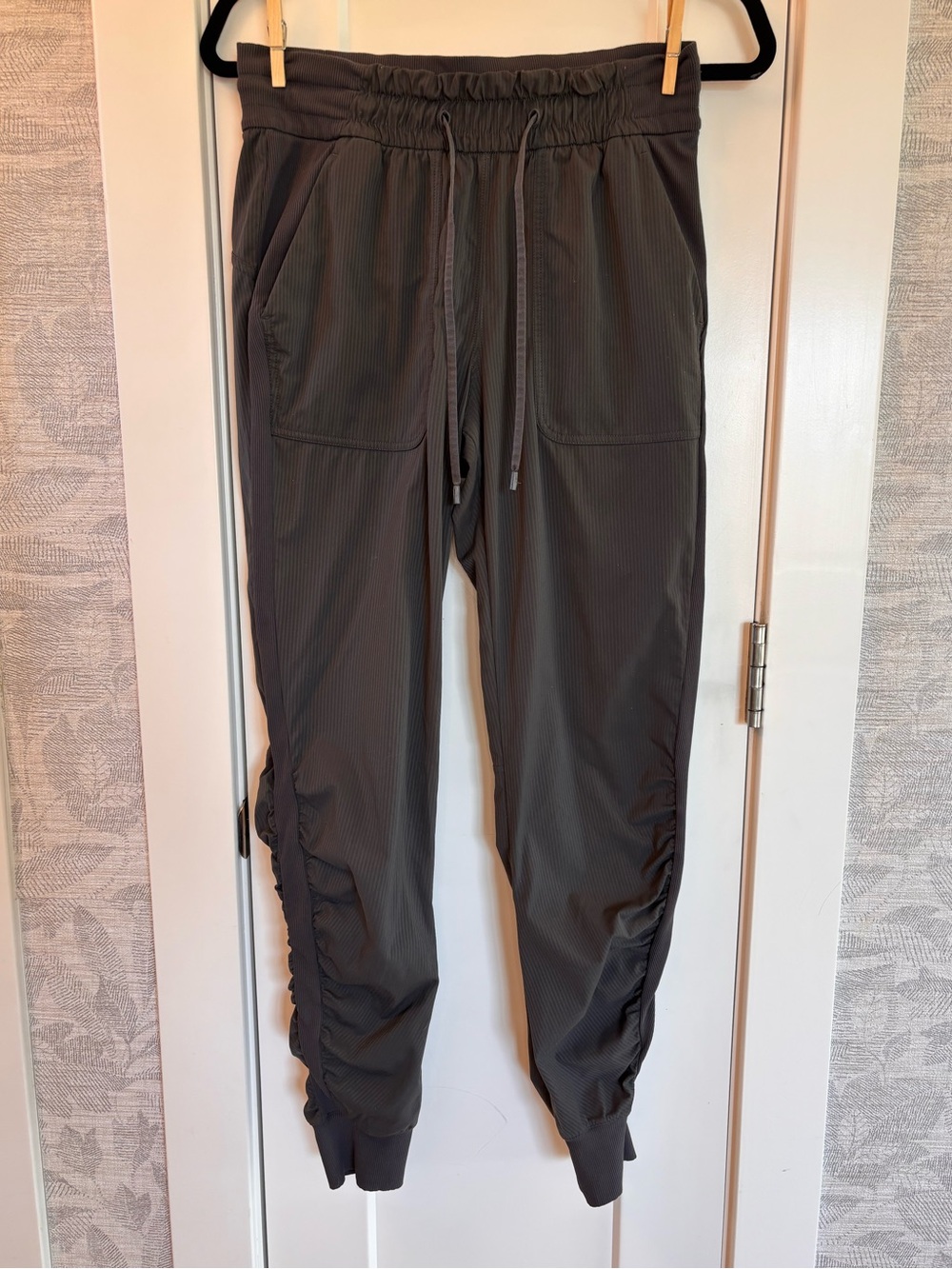 Lululemon Dance Studio Mid Rise Jogger Unlined Graphite Grey Size 6 Rouched Leg